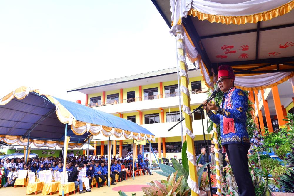 Disambut Gembira di SMAN 5 Tator, Pj Gubernur Prof Zudan Beri Bimbel Gratis Masuk Perguruan Tinggi dan Beasiswa Doktoral untuk Guru